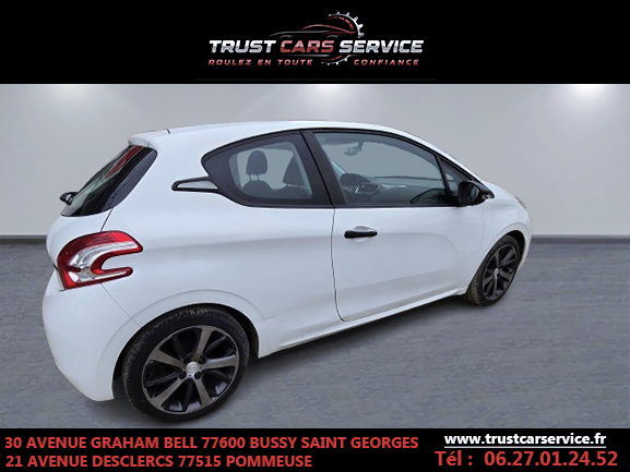 PEUGEOT 208 2013